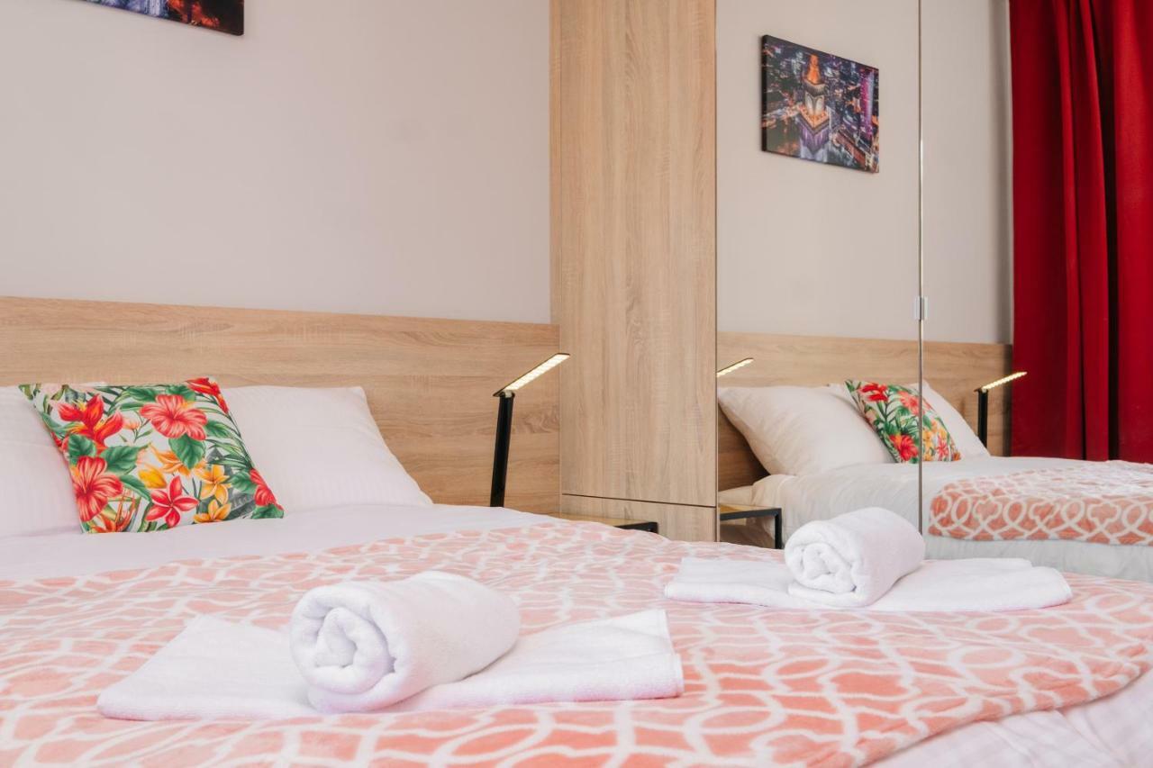 Stare Bielany 2-Bedroom Apartment ワルシャワ エクステリア 写真