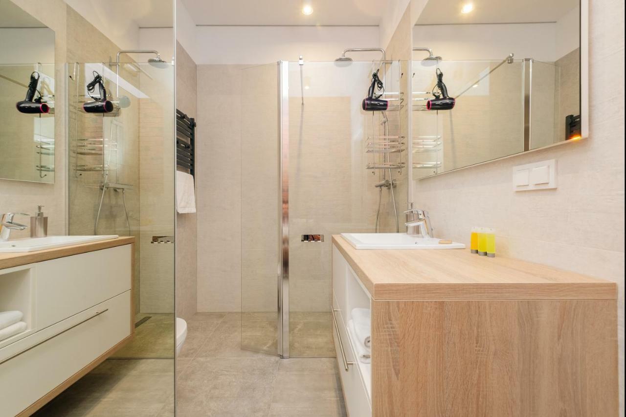 Stare Bielany 2-Bedroom Apartment ワルシャワ エクステリア 写真